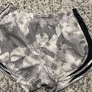 Woman’s Nike dri fit size large